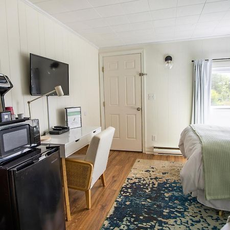 Friars Bay Inn & Cottages Welshpool Habitación foto