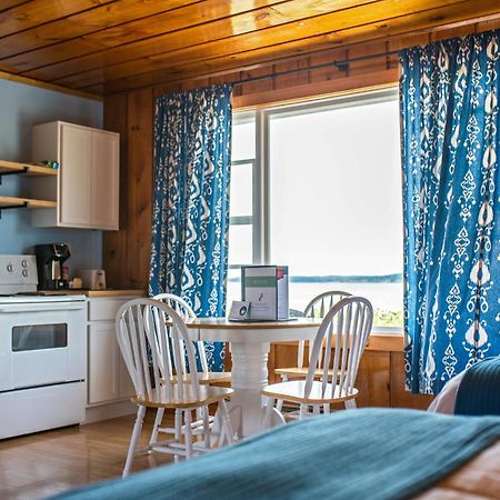 Friars Bay Inn & Cottages Welshpool Habitación foto