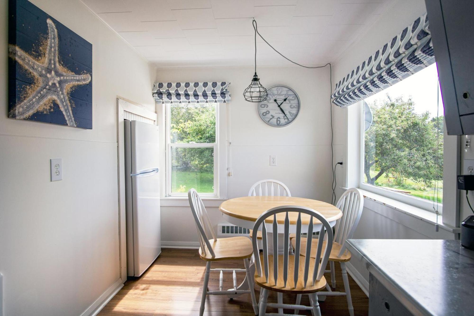Friars Bay Inn & Cottages Welshpool Habitación foto