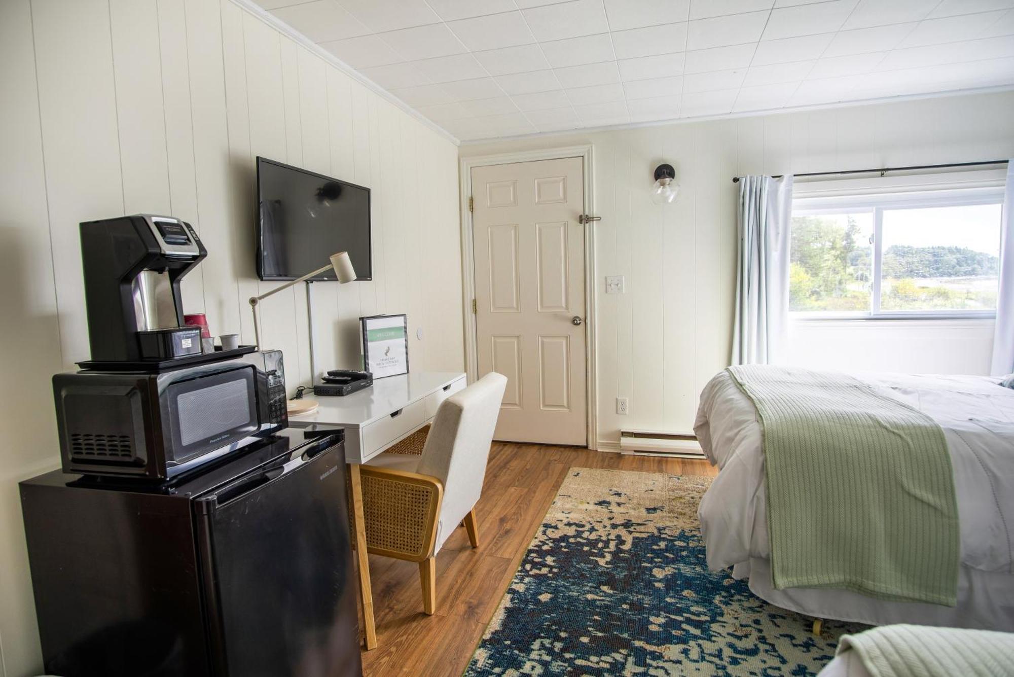 Friars Bay Inn & Cottages Welshpool Habitación foto