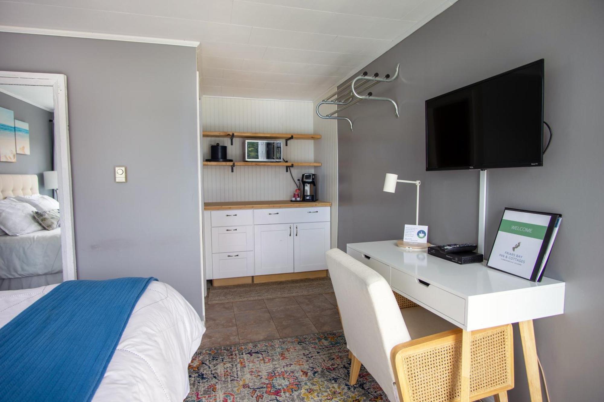 Friars Bay Inn & Cottages Welshpool Habitación foto