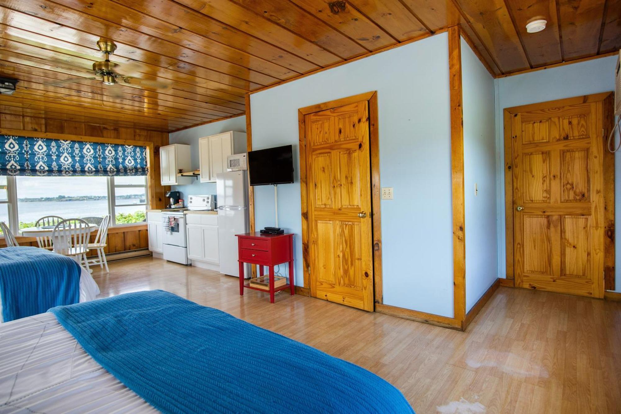 Friars Bay Inn & Cottages Welshpool Habitación foto